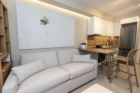 Kitchen or kitchenette, Living room, Seating area, Dining area, heating, oven, stove, elevator
