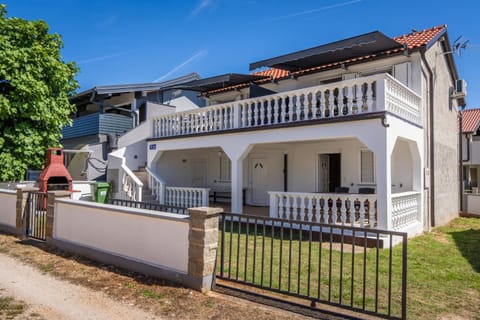 Property building, Day, Garden