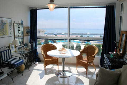 Living room, Sea view