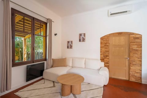 TV and multimedia, Living room, air conditioner