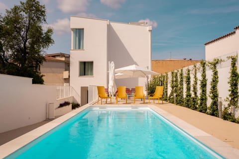 Swimming pool, Swimming pool