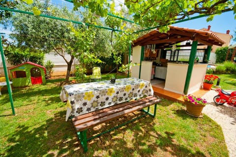 Garden, Dining area, Garden view