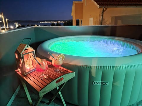 Night, Natural landscape, Hot Tub
