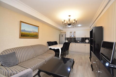 Facade/entrance, TV and multimedia, Living room, Lobby or reception, Seating area
