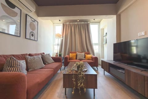 Communal lounge/ TV room, TV and multimedia, Living room, Seating area, Evening entertainment