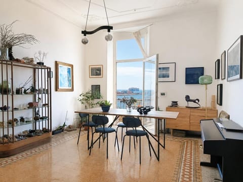 Living room, Seating area, Dining area