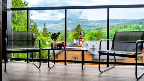 Balcony/Terrace, Mountain view