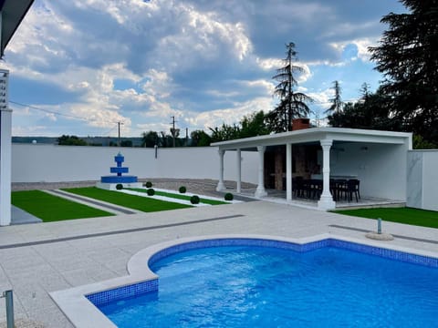 Swimming pool, sunbed