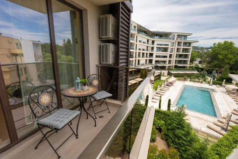 Property building, Balcony/Terrace, Seating area, Pool view