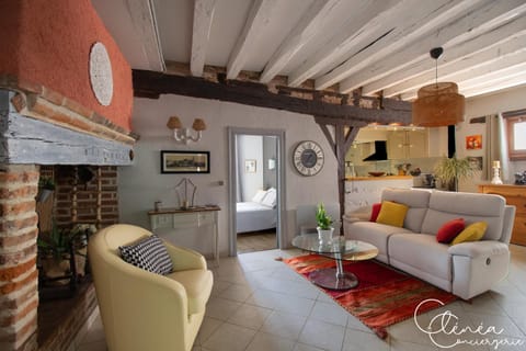 Living room, Decorative detail, internet