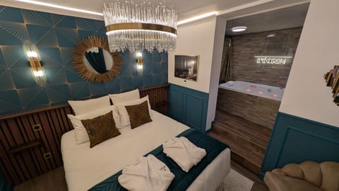 Hot Tub, Bedroom