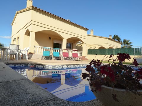 Facade/entrance, Swimming pool, Swimming pool