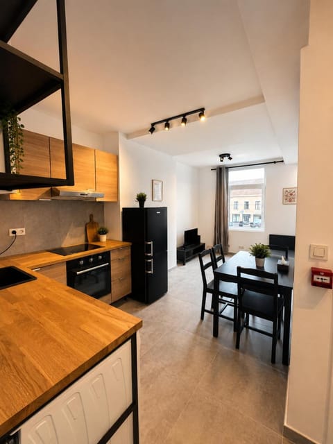 Living room, Seating area, Dining area, oven, stove