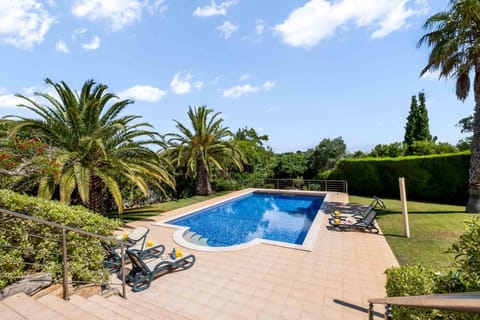 Pool view, Swimming pool, sunbed