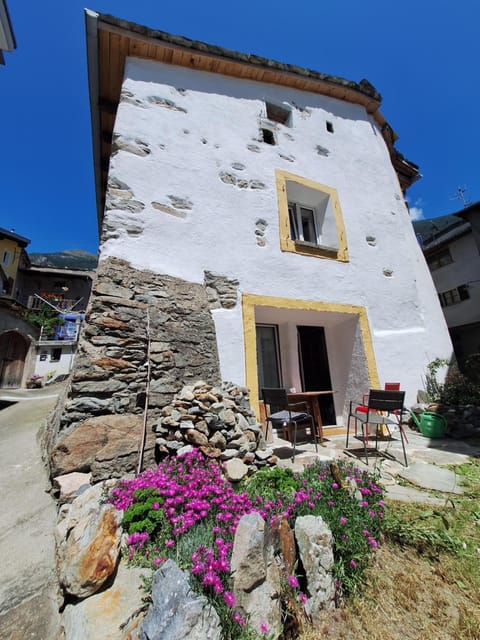 Property building, Day