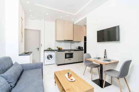TV and multimedia, Kitchen or kitchenette, Seating area, Dining area, oven, stove, washing machine