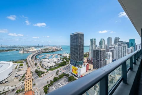 View (from property/room), Balcony/Terrace, City view, Sea view