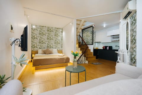 Bed, TV and multimedia, Kitchen or kitchenette, Bedroom