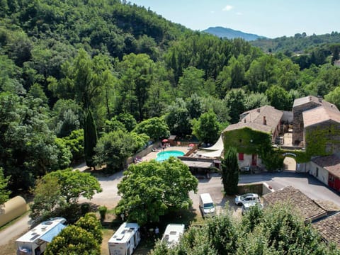 Neighbourhood, Bird's eye view