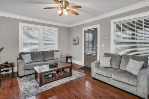 Living room, Photo of the whole room, Seating area