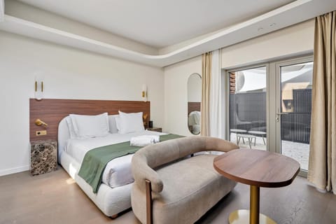 Communal lounge/ TV room, Bed, TV and multimedia, Balcony/Terrace, Living room, Photo of the whole room, Seating area, Bedroom