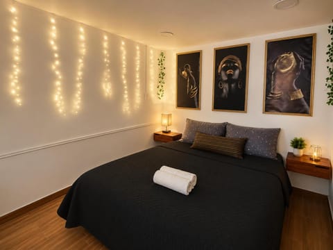 Photo of the whole room, Bedroom