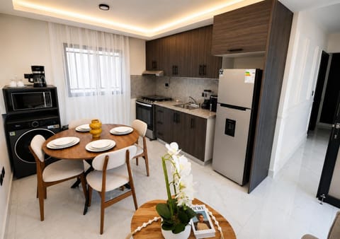 Kitchen or kitchenette, Dining area, oven, toaster