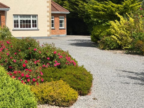 Property building, Spring, Day, Garden, Garden view