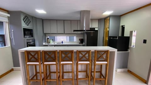 Kitchen or kitchenette, Dining area, dishwasher, oven, pet friendly, stove, toaster