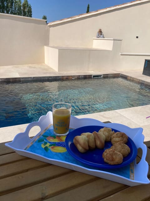 Patio, Swimming pool, Swimming pool