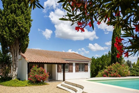 Property building, Facade/entrance, Spring, Day, On site, Swimming pool, Swimming pool