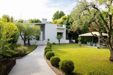 Property building, Spring, Day, Natural landscape, Garden, Garden, Garden view