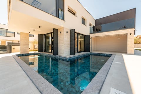 Shower, Property building, Patio, Facade/entrance, Garden, View (from property/room), Seating area, Landmark view, Pool view, Area and facilities, Swimming pool, Entertainment, Location