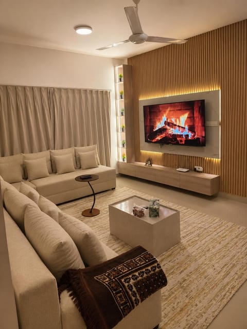 TV and multimedia, Living room, Seating area, Evening entertainment