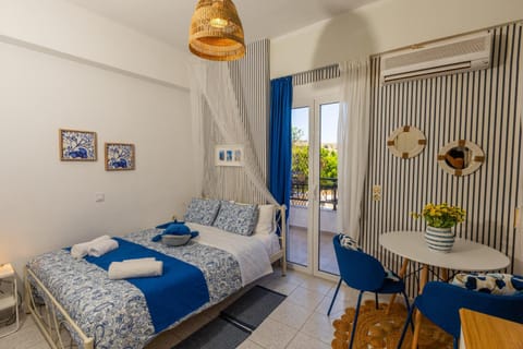Dining area, Bedroom, air conditioner