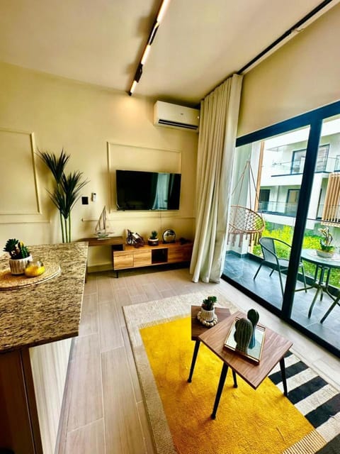 Communal lounge/ TV room, TV and multimedia, Living room, Seating area, Dining area, Evening entertainment, air conditioner