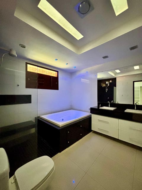 Hot Tub, Bathroom