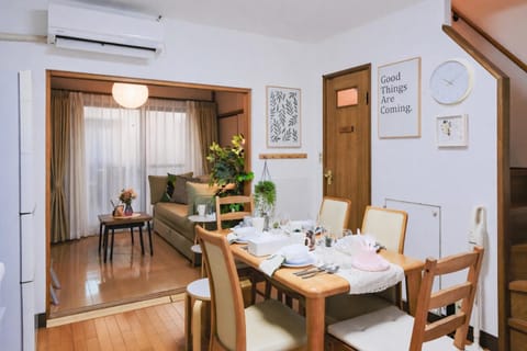 Living room, Seating area, Dining area, air conditioner