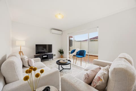 Communal lounge/ TV room, TV and multimedia, Living room, Evening entertainment