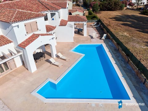 Property building, Pool view, Swimming pool, sunbed