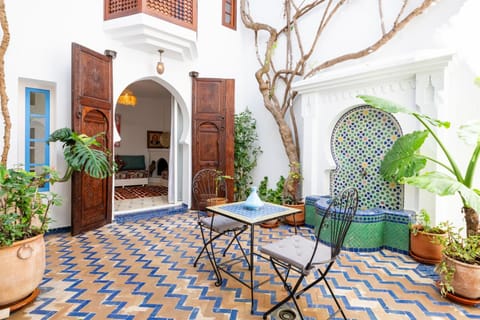 Patio, Garden, Garden, Living room, Seating area, Dining area, Garden view