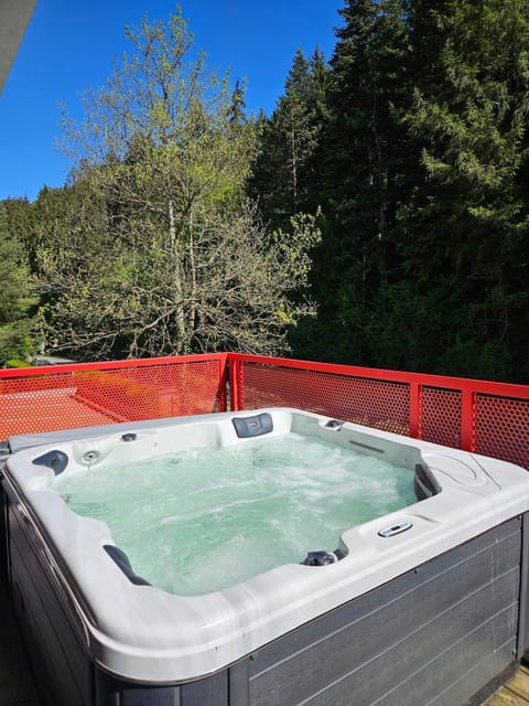 Hot Tub, Hot Tub