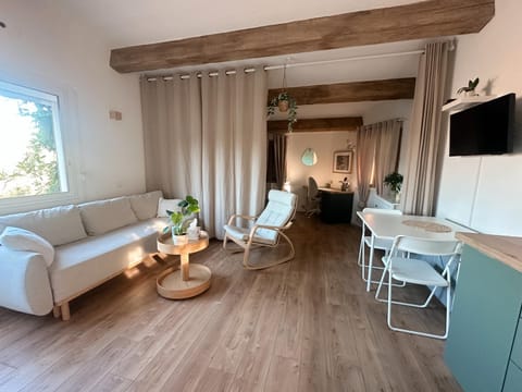 TV and multimedia, Living room, Dining area, Meals