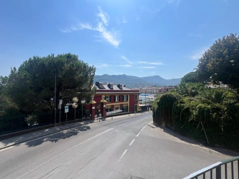 Day, Street view