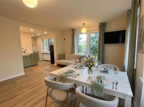 Living room, Dining area, Breakfast