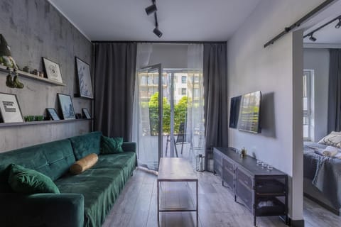 Communal lounge/ TV room, TV and multimedia, Living room, Seating area, Evening entertainment