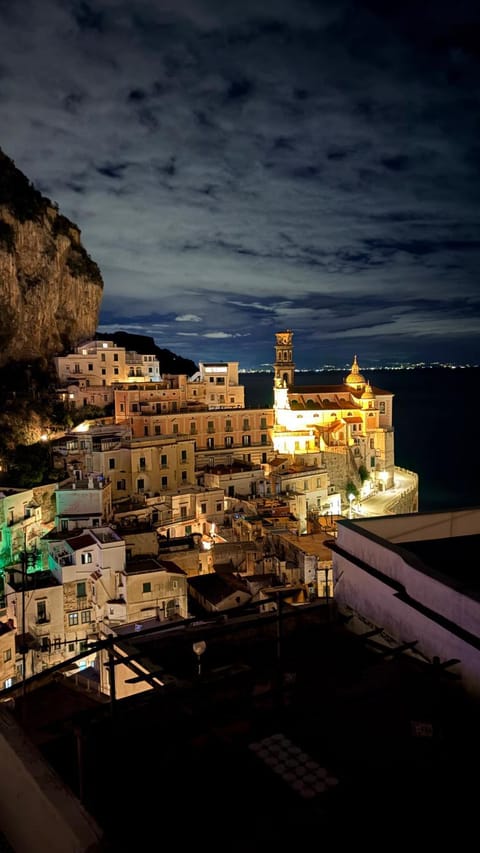City view, Sea view