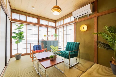 Living room, Seating area, air conditioner