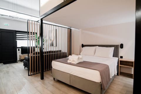 Bed, Photo of the whole room, Bedroom, towels