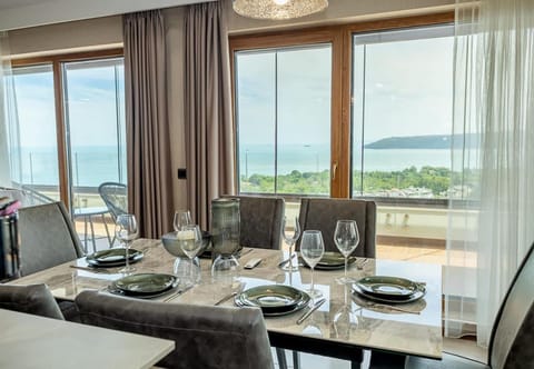 Seating area, Dining area, Sea view